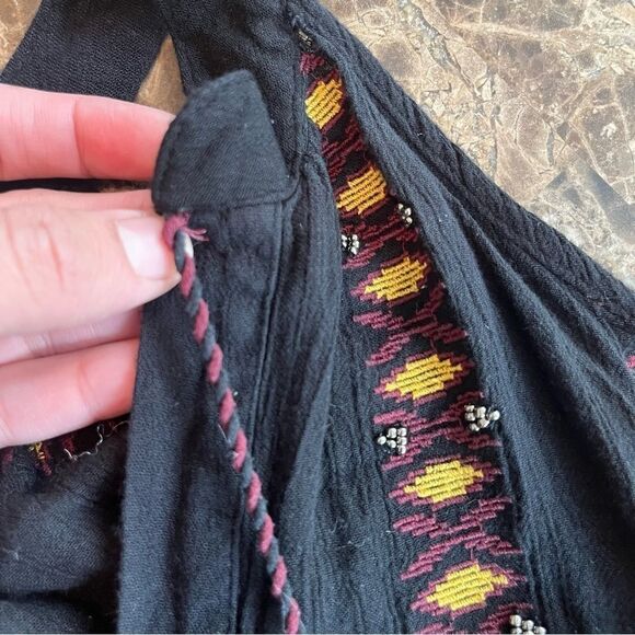 Free Generation Los Angeles Women Black Sleeveless Blouse M Embroidered - Picture 8 of 9